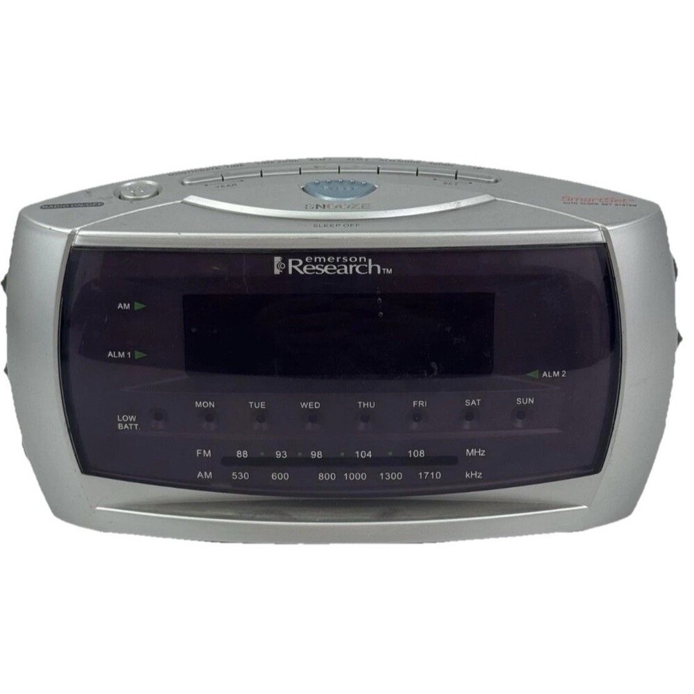 Emerson Research SmartSet Dual Alarm Clock Radio In Silver Automatic Time AM-FM